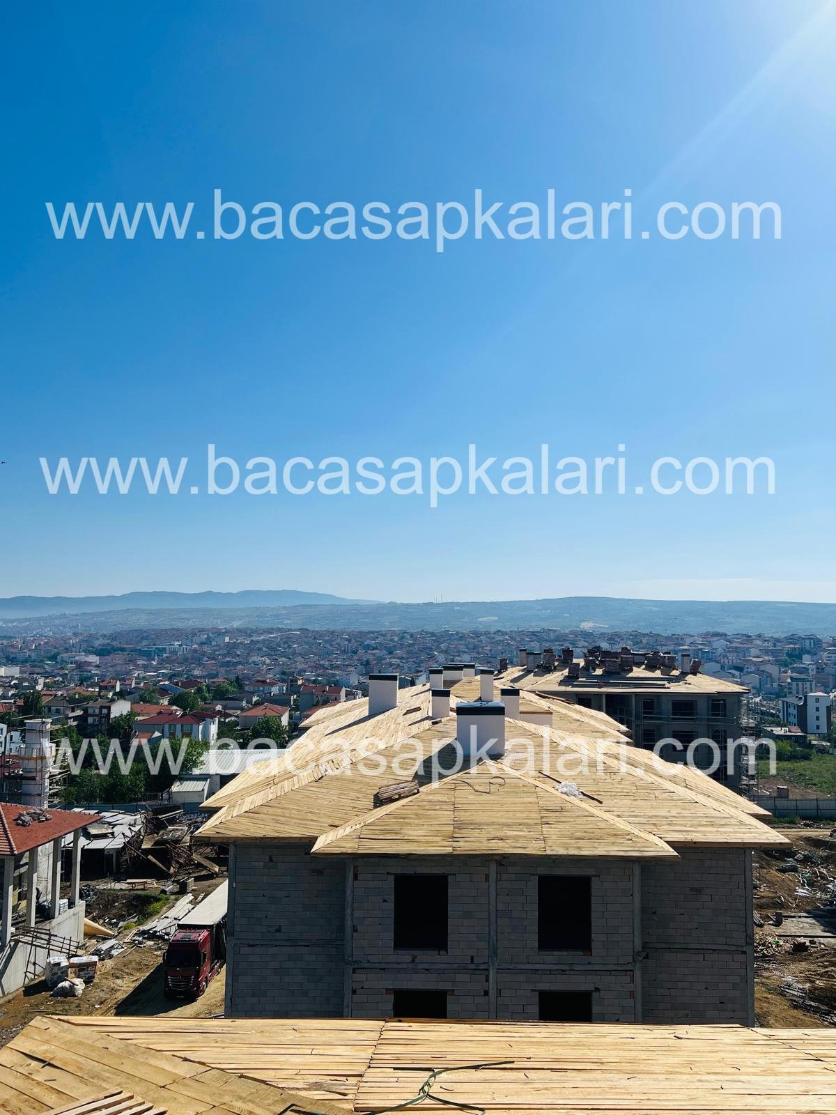 Bina çatısında hazır baca şapkası uygulaması