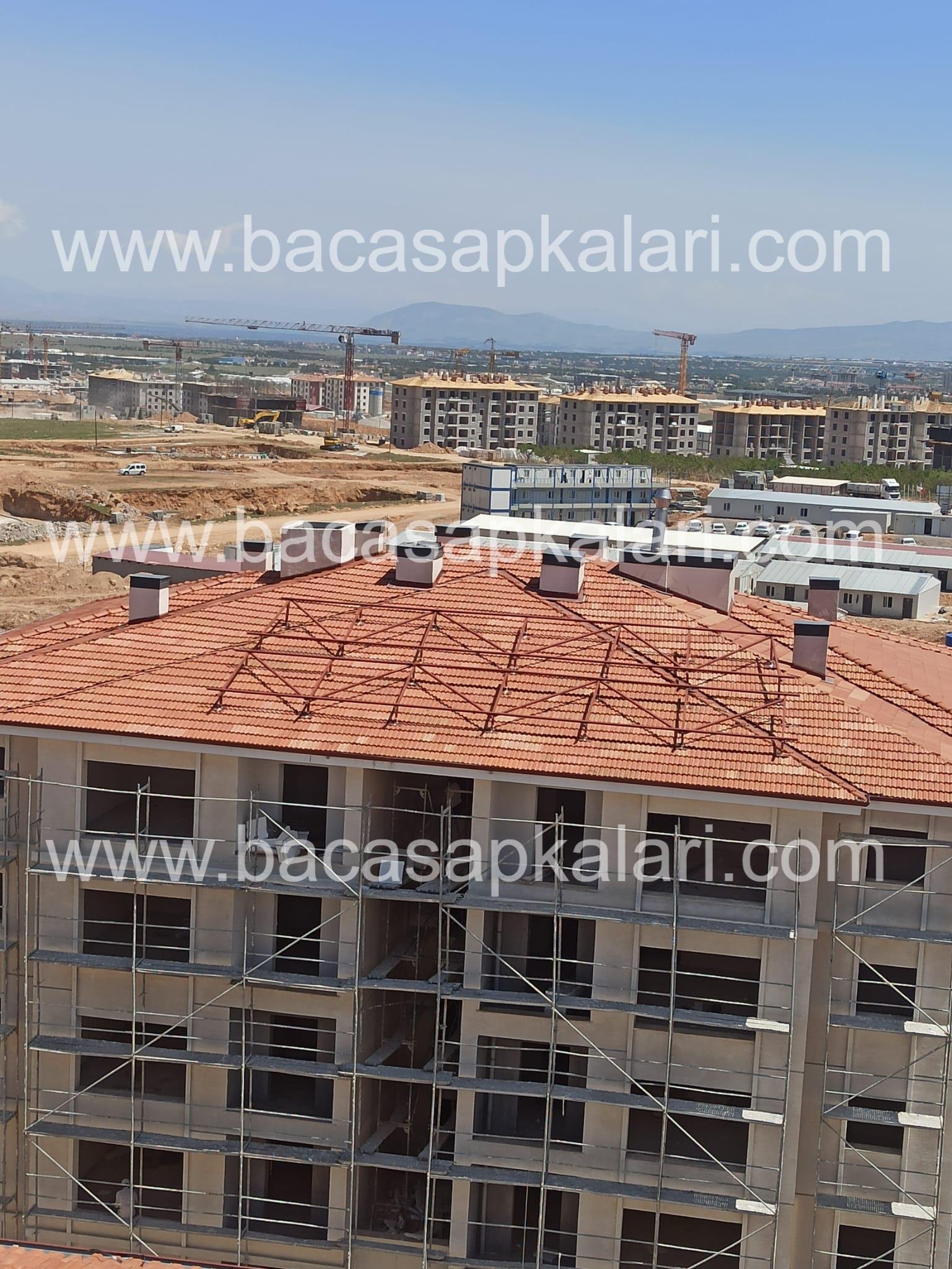 Şantiye çatısında çoklu baca şapkası projesi